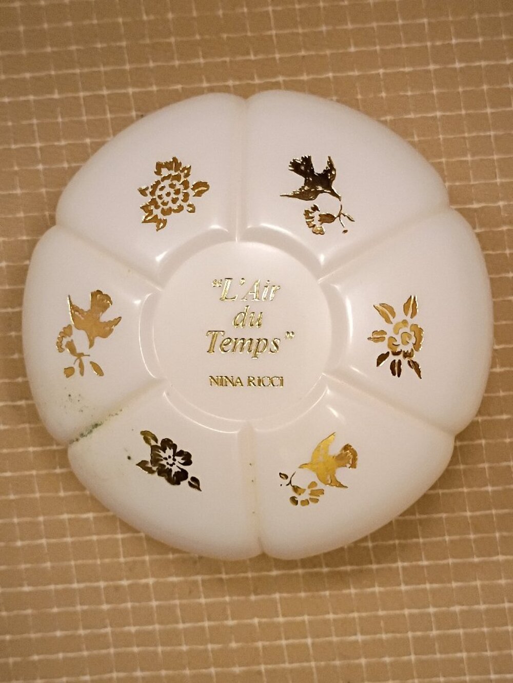 L’air du Temps  Nina Ricci bath powder – 3.5 oz (100g)